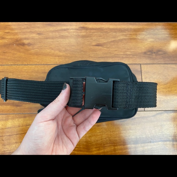 Disney Tigger fanny pack - Picture 5 of 5